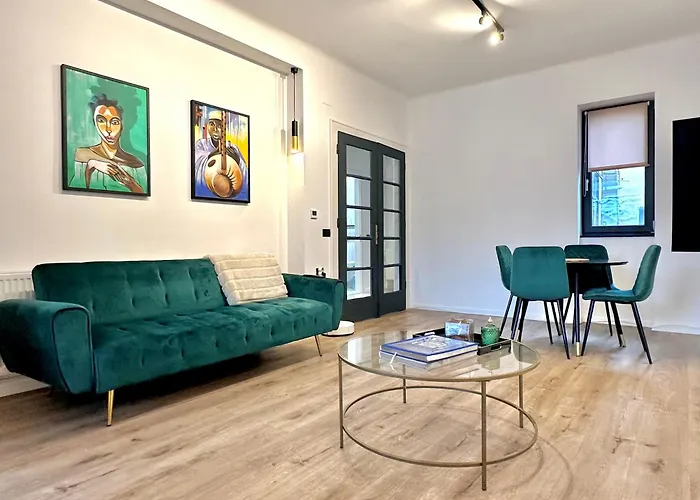 Peaceful Condo For Romantic Getaways Near Black Church - 3Min Walk