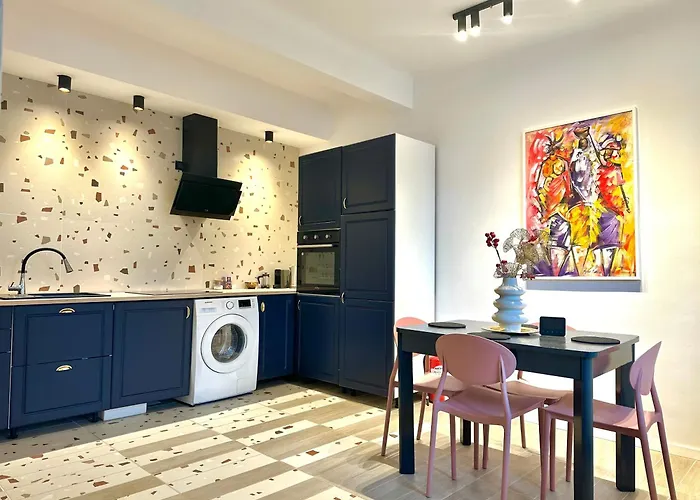 Peaceful Condo For Romantic Getaways Near Black Church - 3Min Walk